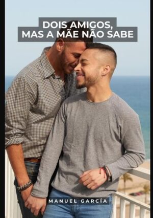 Este livro é uma criação de Manuel García, uma verdadeira mina de prazeres proibidos e encontros apaixonados, especialmente concebida para satisfazer os apetites eróticos mais audaciosos dos leitores adultos homossexuais. Prepare-se para mergulhar em um turbilhão de desejos inconfessáveis, em um universo erótico que queima de paixão e sedução. Graças à sua escrita magnética e sensual, García acaricia suas fantasias mais secretas, levando você a uma jornada além dos limites da intimidade masculina. A obra desafia as convenções e quebra todos os tabus, oferecendo um vislumbre dos encontros mais explosivos, das conexões mais profundas e dos prazeres mais extasiados. As páginas deste livro revelam histórias que o prenderão às palavras, despertando um desejo que você não poderá ignorar. Deixe-se levar por mundos desconhecidos, onde o pecado é o motor das emoções mais intensas. Os personagens criados por García se revelam em encontros transgressores, em momentos de paixão sem limites, em uma sinfonia de desejo que acende suas fantasias mais obscuras. A escrita provocante e detalhada de Manuel García é uma explosão de sensualidade que o fará estremecer de prazer. Através de suas histórias, ele o convida a explorar sua sexualidade sem inibições, a se entregar aos seus instintos mais profundos, sem remorso ou restrições. O presente trabalho de ficção é o passaporte para um mundo de luxúria e aventuras proibidas. Não deixe escapar esta leitura que o levará a um território de prazer intenso, de sonhos audaciosos e sensações que farão sua pele arrepiar. Sente-se, relaxe e permita-se desfrutar de uma leitura que o fará experimentar emoções ilimitadas, que estimulará sua imaginação e acenderá uma chama de desejo indomável. Essas histórias estão esperando por você, prontas para levá-lo além dos limites do prazer, onde a paixão é soberana e o êxtase é sua companheira de viagem.