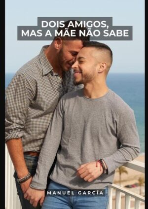 Este livro é uma criação de Manuel García, uma verdadeira mina de prazeres proibidos e encontros apaixonados, especialmente concebida para satisfazer os apetites eróticos mais audaciosos dos leitores adultos homossexuais. Prepare-se para mergulhar em um turbilhão de desejos inconfessáveis, em um universo erótico que queima de paixão e sedução. Graças à sua escrita magnética e sensual, García acaricia suas fantasias mais secretas, levando você a uma jornada além dos limites da intimidade masculina. A obra desafia as convenções e quebra todos os tabus, oferecendo um vislumbre dos encontros mais explosivos, das conexões mais profundas e dos prazeres mais extasiados. As páginas deste livro revelam histórias que o prenderão às palavras, despertando um desejo que você não poderá ignorar. Deixe-se levar por mundos desconhecidos, onde o pecado é o motor das emoções mais intensas. Os personagens criados por García se revelam em encontros transgressores, em momentos de paixão sem limites, em uma sinfonia de desejo que acende suas fantasias mais obscuras. A escrita provocante e detalhada de Manuel García é uma explosão de sensualidade que o fará estremecer de prazer. Através de suas histórias, ele o convida a explorar sua sexualidade sem inibições, a se entregar aos seus instintos mais profundos, sem remorso ou restrições. O presente trabalho de ficção é o passaporte para um mundo de luxúria e aventuras proibidas. Não deixe escapar esta leitura que o levará a um território de prazer intenso, de sonhos audaciosos e sensações que farão sua pele arrepiar. Sente-se, relaxe e permita-se desfrutar de uma leitura que o fará experimentar emoções ilimitadas, que estimulará sua imaginação e acenderá uma chama de desejo indomável. Essas histórias estão esperando por você, prontas para levá-lo além dos limites do prazer, onde a paixão é soberana e o êxtase é sua companheira de viagem.