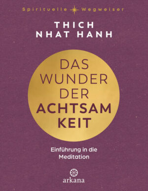 Der Bestseller zur Einführung in die Meditation Wie leicht hat uns die Hektik des Alltags fest im Griff. Dann laufen wir wie auf Autopilot und scheinen in einem Hamsterrad gefangen zu sein. Achtsamkeit ist ein bewährtes Mittel gegen Stress, Sorgen und Erschöpfung. In diesem Standardwerk zeigt uns Thich Nhat Hanh, einer der größten spirituellen Lehrer, anhand von 32 selbst entwickelten Übungen, wie wir Achtsamkeit lernen und in jedem Moment erfahren können. Dann finden wir Zugang zu den kleinen und großen Wundern, die sich uns beim Abwasch oder Hausputz ebenso offenbaren können wie bei einem Waldspaziergang. Der Zen-Meister beschreibt die Wirkung von Achtsamkeit so: »Freude erfüllt unser Herz und öffnet es gleich einer Blume. Wir treten ein in die Welt der Wirklichkeit.«