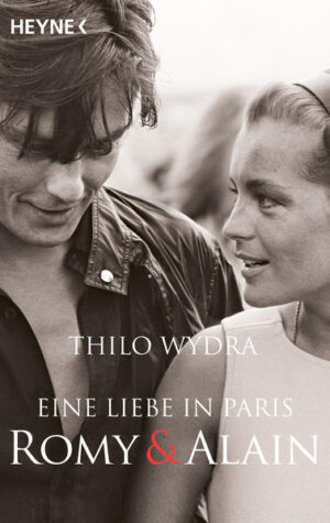 Sie gelten als das Traumpaar der 1960er-Jahre - Romy Schneider und Alain Delon. Als sie sich 1958 bei den Dreharbeiten der Arthur-Schnitzler-Verfilmung »Christine« erstmals in Paris begegnen, verlieben sie sich ineinander. Fünf Jahre sollte diese außergewöhnliche, von zahlreichen Höhen und Tiefen geprägte Liaison dauern. Trotz Trennung standen sie vier Jahre später für den Kultfilm »Der Swimmingpool« erneut als Liebespaar vor der Kamera. Und es begann eine Freundschaft, die bis zu Romy Schneiders frühem und tragischem Tod 1982 anhielt. Als sie starb, war es Alain Delon, der sich um alles kümmerte. Sie war für ihn die Liebe seines Lebens: »Unsere Liebe hat nicht aufgehört. Sie hat sich verändert.« Autor und Biograph Thilo Wydra hat für diese Geschichte einer großen Liebe mit zahlreichen Zeitzeugen in Frankreich und in Deutschland Gespräche geführt, Freunde und Kollegen von Romy Schneider und Alain Delon kommen ausführlich zu Wort - darunter etwa Jane Birkin, Senta Berger, Mario Adorf, Jean-Claude Carrière, Michael Verhoeven, Volker Schlöndorff und viele andere mehr. In ihren persönlichen Erinnerungen wird dieses deutsch-französische Liebespaar wieder lebendig. Ausstattung: mit Bildteil