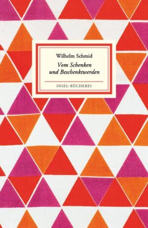 Schenken ist nicht so einfach, wie es erscheint. Nicht selten fragen sich viele: Was schenke ich wem und wenn ja, warum? Ein paar Gedanken zur rechten Zeit bieten Gewähr dafür, dass das Schenken glücklich macht. Ansonsten drohen Notgeschenke oder Verlegenheitsgeschenke. Wilhelm Schmid, Bestsellerautor (Glück, Gelassenheit), schildert die Freuden des Schenkens und benennt auch die Probleme, die es mit sich bringen kann. Dabei geht es nicht nur um materielle Geschenke, sondern auch um ideelle der Liebe, Freundschaft und der Gastfreundschaft. Was bedeutet es, Zeit und Aufmerksamkeit zu schenken, und wie wichtig sind Geschenke, die ein Mensch sich selbst macht? Der Höhepunkt des Schenkens ist erreicht, wenn sich der Schenkende auch selbst über seine Gabe freut und sich der Beschenkte mit dem Geschenk gemeint fühlt.