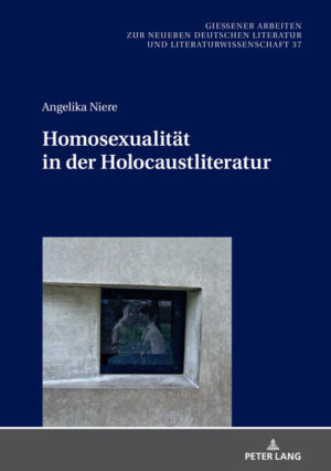 Wer stellt Homosexualität innerhalb der Holocaustliteratur wann dar? Welche literarischen Strategien kommen zum Einsatz, wenn die Autoren und Autorinnen Homosexualität in ihren Texten ausgestalten, und welche Funktion erfüllen diese Darstellungen? Die Bearbeitung dieser Fragen ist nicht nur als Grundlagenbeitrag zu Gay Studies und Holocaustliteraturforschung von Interesse. Homosexualität wird auch im Schreiben über den Holocaust von Autorinnen und Autoren jeglicher Couleur ungeachtet ihrer sexuellen Orientierung inszeniert. Diese Publikation untersucht, welche narrativen Funktionen diese häufig kurzen, doch zahlreichen Erwähnungen erfüllen und welche Einblicke in die Prozesse der Textentstehung und -wirkung dadurch ermöglicht werden.