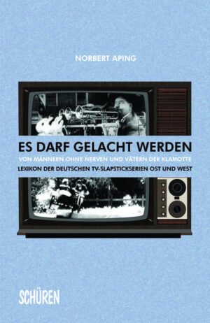 Viele erinnern sich aus ihrer Jugend an die Slapstick-Serien im Vorabendprogramm, die bis Ende der 1990er Jahre regelmäßig ausgestrahlt wurden. Veröffentlichungen über die Geschichte des Fernsehens in der Bundesrepublik Deutschland und der DDR sowie über TV-Serien haben sich allerdings mit diesen Serien bisher kaum befasst. Diese Lücke in der deutschen Fernsehgeschichte schließt diese Arbeit. In lexikalischer Form werden die Serien, ihre Resonanzen, Hintergründe und „Macher" vorgestellt, ebenso die berühmten bekannten und weniger bekannten Komiker der verwendeten Originalfilm Die Serien werden auch in den Kontext der Fernsehpolitik des Kalten Krieges gestellt, die zeitweise befürchtete, das Fernsehen könne die Zuschauer des jeweils anderen deutschen Staates beeinflussen. Das DDR-Fernsehen reagierte auf bundesdeutsche Slapstick-Serien zuweilen mit eigenen Serien, deren Anzahl allerdings hinter dem bundesdeutschen Volumen zurückblieb. Pionier der Slapstick-Serien im deutschen Fernsehen ist Werner Schwier, der von 1961 bis 1965 gut 50 Folgen der Serie „Es darf gelacht werden" im Abendprogramm der ARD präsentierte. Heute existieren davon nur noch zwei unzugängliche Folgen. Der Inhalt der Serie ließ sich dennoch vollständig rekonstruieren. Gemeinsam mit dem Pianisten Konrad Elfers ließ Schwier im Fernsehstudio als Stummfilm-Erklärer vor Zuschauern das Kino-Ambiente der 1910er-Jahre lebendig werden. Das DDR-Fernsehen versuchte Anfang 1965 mit weniger Aufwand, daran mit der kurzlebigen, fünfteiligen DDR-Serie „Lachparade" anzuknüpfen. Schwier und Elfers waren bis Anfang der 1960er-Jahre knapp zehn Jahre erfolgreich mit Live-Präsentationen von Stummfilmen bei Studentenfesten, in Filmclubs und in Kinos aufgetreten und übertrugen ihr Format auf „Es darf gelacht werden". Ihr Vorbild war unter anderem Walter Jerven, der ab Beginn der 1930er-Jahre stumme Kompilationsfilme wie „Glanz und Elend der Flimmerkiste" im Kino „launig kommentierte". Nach Jervens Tod 1945 reiste sein Mitarbeiter Friedrich Martin mit „Raritäten aus der Flimmerkiste" durch die Kinos. Als Martin starb, führte das auf Schwiers Empfehlung sein Freund Charly Dühlmeyer, ebenfalls bis Anfang der 1960er-Jahre, erfolgreich fort. Im filmografischen Anhang werden die Serien und ihre einzelnen Folgen chronologisch aufbereitet. Eine besondere Schwierigkeit lag in der Identifizierung der rund 1.000 verwendeten Originalfilme, die bis auf wenige Ausnahmen gelungen ist.