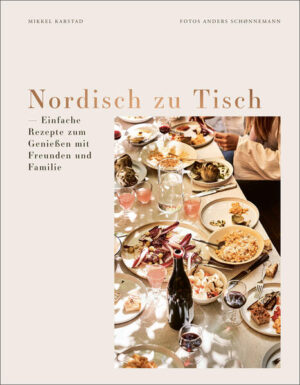 Die nordische Kunst der Gastfreundschaft: Rezepte und Menüs für gesellige Anlässe, vom Sommergrillfest bis zum Weihnachtsdinner Entspannt für Gäste kochen will gekonnt sein. Der dänische Kultkoch Mikkel Karstad bittet in seinem neuen Kochbuch zu Tisch und präsentiert sechs Menüs für verschiedene Anlässe: ein sommerliches Grillfest, ein Sonntagsbrunch, ein Mittagessen im Familienkreis, ein Geburtstagspicknick, ein Abendessen mit Freunden und ein festliches Weihnachtsessen. Die 70 köstlichen Rezepte eignen sich hervorragend für größere Runden und reichen von gegrillten Zucchini mit Ricotta und Estragon, Buttermilch-Wildkräuter-Focaccia und Kichererbsen-Tagine mit Kokosmilch und Minze bis hin zu Mascarpone-Aprikosenkuchen, Himbeerlimonade und Brombeer-Gin-Tonic. Dazu gibt es wertvolle Profi-Tipps zur Menüplanung und Vorbereitung. Wunderschön inszeniert mit stimmungsvollen Fotos erzählt dieses besondere Kochbuch davon, wie man rund um den Tisch mit Familie und Freunden kostbare Erinnerungen schafft - mit minimalem Aufwand und maximalem Genuss. Besonders hochwertiges Buch, gestaltet im schicken Nordic-Design und ausgestattet mit Naturpapier-Cover und Bronzeprägung.