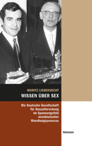 Die Geschichte der Deutschen Gesellschaft für Sexualforschung (DGfS) vor dem Hintergrund des sexuellen Wandels in der Bundesrepublik. Im Zuge der weitreichenden Liberalisierung der »langen 1960er Jahre« haben sich gesellschaftliche Auffassungen von sexueller »Normalität« und »Perversion« ebenso drastisch verschoben wie der staatlich-juristische Umgang mit Sexualität. Die zunehmende Popularisierung der Sexualität während dieses Zeitraums blieb auch für die Sexualforscher nicht ohne Folgen. Für sie erweiterten sich die Rahmenbedingungen und Handlungsspielräume ihres wissenschaftlichen Wirkens. Die Forscher wurden zu gefragten Experten und schalteten sich wirkmächtig in die Diskussion um die Herausbildung, Erneuerung und Festigung sexueller Wertmaßstäbe und Normen ein. Moritz Liebeknecht beleuchtet die Geschichte der Deutschen Gesellschaft für Sexualforschung (DGfS) von ihrer Gründung 1950 bis in die 1970er Jahre. Seine Untersuchung zeigt, wie die Sexualforscher den Wandel der Sexualkultur durch ihre praktische und theoretische Arbeit aktiv mitgestaltet haben und wie sich andererseits der gesellschaftlich-politische Transformationsprozess stark auf die Profilbildung und die Institutionalisierung ihres Faches auswirkte.