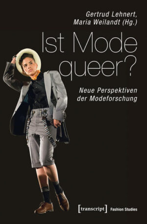 Kann Mode queer sein? Das Kombinieren von Kleidern, Accessoires und Stilen ist längst zur modischen Norm geworden und Unisex zum Trend urbanen Mode-Designs. Lässt sich das Konzept von Queerness angesichts der unentwegten Normierungen des Modesystems also überhaupt auf Mode beziehen? Wenn das Handeln mit Artefakten und Stilen ständig Bedeutungen verschiebt und neu konstituiert, hat es dann vielleicht auch das Potential, Gender- und andere Codes uneindeutig zu machen und in Bewegung zu bringen? Erstmals im deutschen Sprachraum präsentiert der Band systematische Reflexionen und exemplarische Analysen zum Verhältnis von Queerness und Mode und eröffnet damit der Mode- sowie der Gender-/Queerforschung neue Perspektiven.