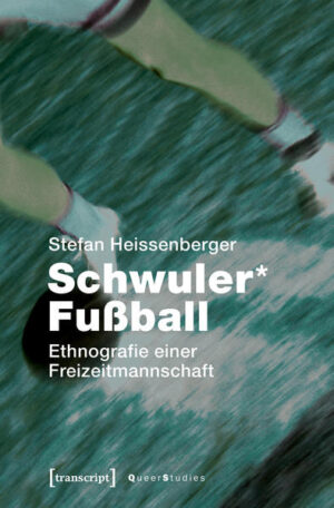 Durch Sprache diskriminiert und lange Zeit tabuisiert: schwule Fußballer. 2015 haben sie mit dem Coming-out des ehemaligen deutschen Nationalspielers Thomas Hitzlsperger eines ihrer ersten und prominentesten Gesichter erhalten. Jenseits von Scheinwerferlicht und Einzelfällen nimmt diese ethnografische Studie erstmalig den Alltag von schwulen* Fußballteams im Freizeit- und Amateurbereich in den Fokus. Die teilnehmende Beobachtung als Spieler-Trainer führte Stefan Heissenberger auf die Vorder- und Hinterbühnen dieses Unterfeldes des heteronormativen Fußballs. Die Ergebnisse zu Vereinspolitik, Geselligkeit, schwulen* Turnieren und Männlichkeiten sowie deren Einbettung in »den« Fußball setzen neue Impulse für die sozialwissenschaftliche und gesellschaftspolitische Auseinandersetzung mit der weltweit bedeutsamsten Sportart.