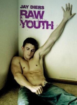 Raw Youth ist das definitive Fotobuch für jeden, der sich für junge Männer begeistert. Privat, provozierend und immer sehr sexy sind die Models, die der Fotograf in ihrer gewohnten Umgebung bei natürlichem Licht porträtiert. Jay Diers vermittelt die Freude am Mythos des heranwachsenden Mannes. Eine erfrischende Sammlung ausdrucksstarker Arbeiten, inspiriert von der Jugend.