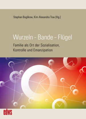 Queere Aktivist*innen haben jahrzehntelang intensiv über und für die Aneignung und Neudefinition des Konzepts der Familie gestritten. Die queere »Normalität« steht inzwischen für lange gewachsene eigene Wohn- und Lebensformen, Wahlverwandtschaften sowie vielfältige Regenbogenfamilien und Beziehungsmodelle. Damit ist die queere Emanzipationsgeschichte aber nicht auserzählt, sondern sie steht vor neuen Fragen und Herausforderungen: Ist die Regenbogenfamilie zunehmend eine heteronormativ geformte Vorstellung »richtiger« queerer Familien? Wo bleibt die Erinnerung an die Leistungen der Aktivist*innen, die in der Aids-Krise alles taten, um den Erkrankten zur Seite zu stehen? Was ist mit trans* Eltern und ihrem Recht auf eine gute Gesundheitsversorgung? Wie organisieren Menschen Sorgearbeit, die in nichtmonogamen Beziehungsnetzwerken leben? Vor welchen Herausforderungen stehen junge LSBTIQ* heute? Und ist die Erzählung von der Community als großer Familie real oder muss sie ein Wunschtraum bleiben? Mit diesen Fragen beschäftigen sich die neun Beiträge dieses Sammelbands Inhalt Einleitung Christine M. Klapeer: Zwischen homonormativem Familialismus, queeren Verwandtschaftsutopien und «glücklichen» Regenbogenfamilien. Ambivalenzen der Anerkennung (nicht nur in Zeiten von COVID-19) Dirk Ludigs: Are we Family? Simon Schultz: Family of Kink - Die Wahlfamilie der Perversen Martin Reichert: Vier Beerdigungen und eine Hochzeit Michel Raab: Wer kümmert sich in der Poly-Familie? Und wieso ist das wichtig? Benno Gammerl: Schwule Väter und lesbische Mütter vor der Erfindung der Regenbogenfamilie Claudia Krell: Erfahrungen von lesbischen, schwulen, bisexuellen, trans* und queeren Jugendlichen in ihrem familiären Umfeld Sascha Rewald: Eltern werden ist oft ziemlich schwer - für trans* Menschen. Eltern sein übrigens auch. Über die rechtlichen Probleme von trans* Eltern. Jennifer Stoll: Von Repronormativität zu reproduktiver Gerechtigkeit: Überlegungen zu den (Un)Möglichkeiten, jenseits cisnormativer Modelle Eltern zu werden