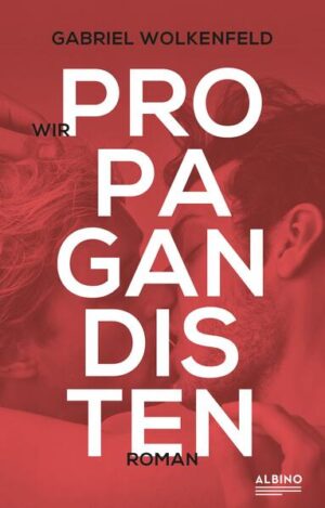 Gabriel Wolkenfelds Roman "Wir Propagandisten" entstand 2013 als literarische Reaktion auf die Verabschiedung des sogenannten Homopropaganda-Gesetzes in Russland. Das Buch erzählt die Geschichte eines jungen Deutschen, der ein Jahr lang als Sprachlehrer in Jekaterinburg Land und Leute kennenlernt und dabei die Einführung des Gesetzes vor Ort mitbekommt. In klarer, doch assoziativer Sprache zeichnet der Text ein lebendiges Porträt des Alltags jenseits des Kremls, berichtet von Wodka-Gelagen in WG-Küchen, von schwulen Hinterhof-Partys, von zaghaftem Widerstand und geflüsterten Geständnissen, aber auch von der Angst, die sie auslösen. Und immer wieder von den lichten Momenten seligen Trotzes, die stärker sind als das Poltern der Gegner: "Verdammt noch mal, denke ich, das Leben ist schön. Wir haben - auf absehbare Zeit zumindest - nur dieses eine." Zehn Jahre nach seiner Entstehung ist "Wir Propagandisten" aktueller denn je. Nicht nur wurde das Homopropaganda-Gesetz seither von Ländern wie Ungarn adaptiert und in Russland 2022 nochmals verschärft, es lädt im Kontext des russischen Angriffskriegs gegen die Ukraine auch zu neuem Nachdenken über die Zusammenhänge von chauvinistisch-autoritären Machtstrukturen und Homophobie ein. In dieser Hinsicht erscheint Wolkenfelds Text fast schon prophetisch. Vor allem aber vermittelt er eine Perspektive, die im Zuge von Nachrichtensperren und Kriegsberichterstattung immer mehr aus dem Fokus gerät: den Alltag einer undogmatisch-oppositionellen russischen Bevölkerung. Für diese Neuausgabe hat der Autor ein aktuelles Nachwort verfasst, das die jüngsten Entwicklungen in Russland reflektiert.