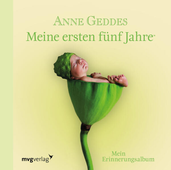 Ein außergewöhnliches Erinnerungsalbum Die einzigartigen und bezaubernden Bilder der weltbekannten Fotografin Anne Geddes schmücken Meine ersten fünf Jahre. Dieses Album eignet sich perfekt, um die wertvollen Momente der ersten fünf Jahre Ihres Kindes einzufangen. Von ›Bevor ich da war‹ über ›Die Welt, als ich kam‹ und ›Mein erster Geburtstag‹ bis hin zum Weg in den ›Kindergarten‹ hat dieses Eintragbuch genügend Platz und Anregungen, um die viel zu schnell vorüberziehenden ersten Jahre auf Papier zu bringen. Machen Sie dieses Album zu Ihrem wertvollen Familienschatz, der die Erinnerung an diese einzigartige Zeit für immer bewahrt.