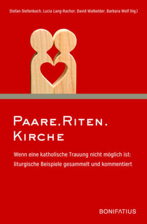 Wie wird es gelöst, wenn Paare ihre Beziehung unter den Segen Gottes stellen möchten, die nicht kirchlich heiraten können oder wollen? Etwa weil sie in einer gleichgeschlechtlichen Partnerschaft leben, ein/e Partner/in geschieden ist oder sie sich einfach (noch) nicht für ein Ehesakrament bereit fühlen? In der Arbeitsgruppe Paare.Riten.Kirche, angesiedelt bei der AKF (Arbeitsgemeinschaft für katholische Familienbildung) wurden liturgische Lösungen aus der breiten pastoralen Praxis gesammelt. In ihr vernetzen sich Expert/innen aus Bistümern, Verbänden und Initiativen. Das Buch listet die Beispiele nicht einfach auf. Die Redaktion arbeitet Tendenzen heraus und ordnet diese deskriptiv ein: Welche Symbole werden genutzt? Wo finden die Riten statt? Wer führt sie durch? Wie wird gesegnet? etc.