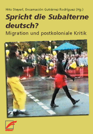 12 farb. Abb. Migration und postkoloniale Kritik Zeitgenössische Diagnosen und Kritiken auf dem Hintergrund der kolonialen Geschichte Europas und der aktuellen Migrationsregime Lässt sich die Debatte um postkoloniale Kritik auf den deutschen Kontext anwenden oder ist sie schlicht irrelevant? Diese Frage wird im vorliegenden Band durchaus uneinheitlich beantwortet. Neben Texten, die versuchen, Konzepte postkolonialer Diskurse umzusetzen, finden sich auch Texte, die den Rahmen postkolonialer Theoriebildung teilweise oder insgesamt in Frage stellen und überschreiten. Insofern stellt dieser Band keine einheitliche Stellungnahme zur postkolonialen Theorie dar, sondern gibt einen Einblick in die Bandbreite der Diskussionen und Praxen um Postkolonialität im deutschsprachigen Kontext. Vor allem beleuchtet der Band aber die Auswirkungen, die postkoloniale Konzepte für das Verständnis und die Transformation der Realität von MigrantInnen und Angehörigen von Minderheiten im Post-Wiedervereinigungs-Deutschland haben - einer Realität, die durch die massive Zunahme rassistischer und antisemitischer Gewaltbereitschaft in einer postnationalsozialistischen Gesellschaft geprägt ist. Wie kann dieser Kontext mit den verschiedenen Konzepten des Baukastens postkolonialer Theorie verstanden werden? Inwieweit greifen diese Konzepte überhaupt? Inwieweit überschneiden, bzw. unterscheiden sich die Anwendungsgebiete dieser Konzepte von jenen der Post-Holocaust-Forschung? Mit Beiträgen von Patricia Alleyne-Dettmers, Maria do Mar Castro Varela, Luzenir Caixeta, Nikita Dhawan, Fatima El Tayeb, Umut Erel, Grada Ferreira, Cathy S. Gelbin, Encarnación Gutiérrez Rodríguez, Anil K. Jain, Kien Nghi Ha, Annette Seidel-Arpaci, Hito Steyerl, Shirley Tate und Tanya Ury.