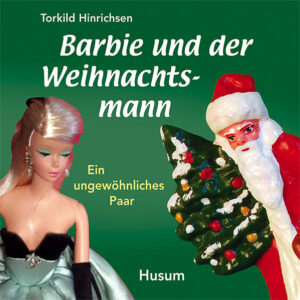 Diese ungewöhnliche Paarbildung einer würdevollen Traditionsigur und einer Modepuppe haben ihre Ursprünge in Deutschland und den USA. In Deutschland entwickelte sich der heutige Weihnachtsmann aus dem Heiligen Nikolaus und Herrn Winter, bildlich umgesetzt in weltweit verbreiteten Druckprodukten: Kinderbüchern, Bildpostkarten, Oblaten und Pappiguren. Schließlich entstand daraus in den USA als Produktwerbung die bekannte rot-weiße Figur, die sich in aller Welt einbürgerte. Barbie ist eine amerikanische Erindung, die ideale Nachkriegsfrau. Diese amerikanische Prinzessin schuf 1959 Ruth Handler, die Gründerin des US-Spielzeug-Herstellers Mattel und taufte sie „Barbie“ nach ihrer Tochter Barbara: eine beispiellose internationale Erfolgsgeschichte. Barbie und der Weihnachtsmann begegnen sich, beide alterslos, unter dem Weihnachtsbaum. Sie, bis heute, als heiß ersehntes Geschenk, er als mystischer Gabenbringer. Beide haben in ihrer Weise die kindliche Entwicklung maßgeblich beeinflusst.