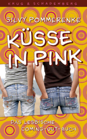 Wir haben 'Promi-Lesben' und Lesben in 'Verbotene Liebe'. Und dennoch ist ein Coming-out nicht immer einfach. Rückenstärkung tut gut. Silvy Pommerenke hat mit jungen Frauen gesprochen und sie zu allen Aspekten rund um ihr Coming-out befragt. 'Küsse in Pink' bietet Sachinformationen und Geschichten und unterstützt darin, den eigenen Weg des Coming-out zu finden. So geht es um:  die Entdeckung, 'anders' zu sein, und die Frage: Bin ich lesbisch?  Wie sag ichs meinen Eltern, meiner besten Freundin, meinen Geschwistern, in der Schule, am Ausbildungsplatz, der Verwandtschaft ?  Wie gehe ich mit doofen Reaktionen um?  Wo finde ich andere Lesben?  Schmetterlinge im Bauch: Was ist, wenn ich mich verliebe?  Wie geht das: Flirten mit einem Mädchen?  Das erste Mal - Der kleine Sexratgeber  Von Queer und Drag und Trans  Kleines lesbisches Wörterbuch, Links, Lesben in Literatur und Film