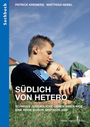 Schwule Jugendliche gibt es überall. Auf dem Land, in der Großstadt, im Norden, im Süden. An Schulen, im Schwimmverein und im Jugendclub. Manche haben Probleme wegen ihrer Homosexualität und bei anderen spielt es eigentlich keine Rolle. Und genauso zahlreich wie sie sind, sind auch ihre Lebenswelten. Mit diesem Buch wollen die Autoren versuchen, Klischees entgegenzutreten und zu zeigen, dass es DEN schwulen Jungen nicht gibt. Die Idee: 10 ganz unterschiedliche Jugendliche aus verschiedenen Orten in Deutschland treffen und sich mit ihnen unterhalten - erfahren, wie sie leben, was sie bewegt und Schwulsein für sie bedeutet. Dafür haben die Autoren im August und September 2006 eine Tour durch Deutschland unternommen. Es entstand ein beeindruckendes Porträt von zehn völlig unterschiedlichen Jungen, die über ihre Erfahrungen, ihr Coming-out und Leben in einer teils überraschend toleranten, teils erschreckend aggressiven Umwelt berichten. Die Autoren: Patrick Kremers, 19, aus Köln, ehemaliger Chefredakteur des schwulen Jugendmagazins dbna, Jugendpresseaktivist, Preisträger des Allianzpreises für Jugendjournalisten und angehender Journalistikstudent. Matthias Nebel, 21, Student an der Universität der Künste in Berlin, seit 2002 bei dbna als Kolumnist und Fotograf, Preisträger beim Deutschen Jugendfotopreis.