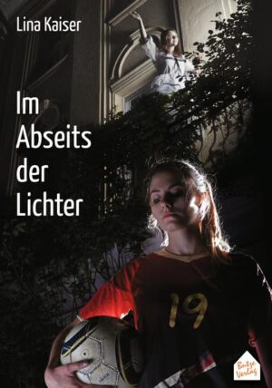 Die 17-jährige Katinka führt ein geordnetes Leben: ihre Familie ist intakt, sie spielt leidenschaftlich gern Fußball und macht bald ihr Abitur. Alles scheint bestens, bis der unerwartete Kuss einer Mannschaftskameradin Katinkas Welt erschüttert. Plötzlich glauben alle, sie sei lesbisch! Fluchtartig stürzt sie sich in einen Flirt mit einem Jungen, doch statt ihm kommt sie seiner Schwester näher, einem Vorzeigemädchen mit Streberattitüde. Das Gefühlschaos ist perfekt. Pendelnd zwischen Vereinsplatz und Theatersaal, Scheinheiligkeit und echten Gefühlen, muss Katinka erkennen, dass sich jeder hinter einer Maske versteckt - auch sie selbst.