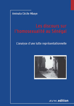 Dans plusieurs pays africains, les relations sexuelles entre personnes de même sexe font lobjet dun déni considérable. Au Sénégal, la répression à lencontre de lhomosexualité sappuie sur larticle 319 du Code Pénal et autorise à emprisonner ceux déclarés coupable jusquà cinq ans. Depuis la fin de la décennie 2000, on assiste à un accroissement des discours et violences homophobes au Sénégal et dans dautres pays africains (Uganda, Cameroun, Gambie). Cette recherche sapplique à resituer les discours et pratiques actuels dans leur actualité tout en retraçant leur généalogie. Toutefois lintérêt nest pas ici de donner une vision totalisante ou linéaire de cette histoire, mais plutôt de mettre en lumière les discontinuités et continuités qui la constitue. Cet ouvrage sappuie sur des recherches de terrain, plusieurs interviews ainsi que la consultation darchives. Recourant à une analyse du discours, cette étude se fonde sur les théories postcoloniales et de genre et interroge la manière à travers laquelle les relations entre personnes de même sexe symbolisent un objet de confrontation entre différentes histoires et différents acteurs au sein de la société sénégalaise. Premièrement, ce livre analyse le mythe dune Afrique hétérosexuelle depuis la fin du 19e siècle jusquà la moitié du 20e siècle. Deuxièmement, à travers une étude du développement du discours religieux sur lhomosexualité, il sagit dappréhender comment ce thème est devenu une question polémique depuis la fin des années 1980. Troisièmement, en sappuyant sur de nombreux entretiens et sur une recherche de terrain, louvrage examine lémergence de nouvelles revendications provenant de communautés gay et lesbiennes dans le Sénégal contemporain. Enfin, lanalyse de plusieurs romans et films permet dinterroger la manière à travers laquelle la littérature et le cinéma permettent dapporter une autre perspective sur lintimité entre personnes du même sexe et mettent en lumière la nécessaire composante imaginaire derrière tout processus de représentation.