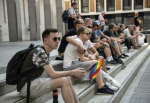 Passanten in Trauer am Tatort des Attentates von Oslo. (Foto: Olivier MORIN / AFP) 