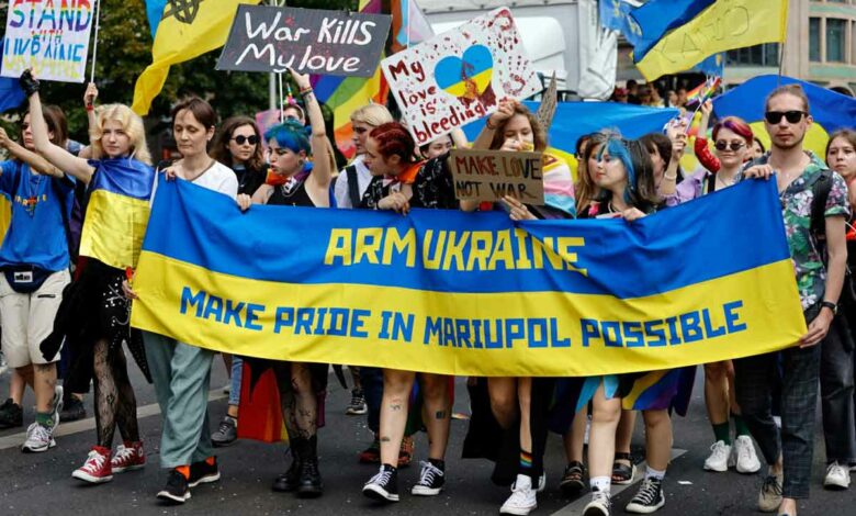 CSD Berlin: Bewaffnet die Ukraine! (Foto: David Gannon/AFP)