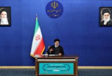 Revolutionsführer Ayathollah Khomeini, Staatspräsident Raisi und der Ayathollah Khamenei (Foto: AFP)