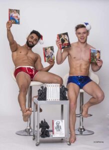 Schwule Liebesromane aus der Reihe Junge Liebe bei Queer Books & News: Die Hütte im Wald, Zusammenstöße, Mädchenhass und Jungenliebe und Eingelocht (Foto: Barbara Frommann)