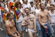 Teilnehmer der jährlichen Pride Parade in den Straßen von Soho in London am 2. Juli 2022 (Foto: Niklas HALLE'N / AFP