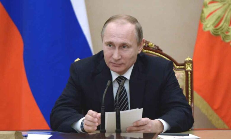 Der russische Präsident Wladimir Putin, hier bei einem Treffen mit den Leitern der russischen Ölgesellschaften im Kreml in Moskau, ist Ziel der Kritik von Human Rights Watch. (Foto von ALEXEI NIKOLSKY / SPUTNIK / AFP)